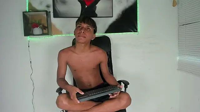 tyler twink boy online show from October 20, 1:15 pm