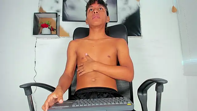 tyler twink boy online show from October 7, 1:26 pm