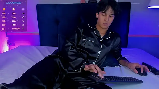 Leo Savage  online show from November 18, 4:16 am