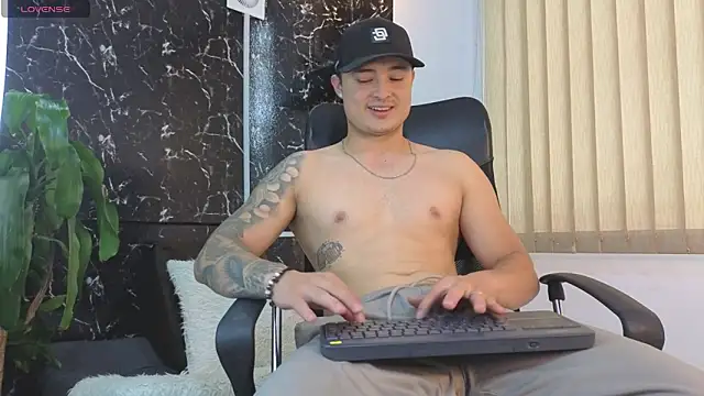 Alexander ferre online show from April 8, 1:53 pm