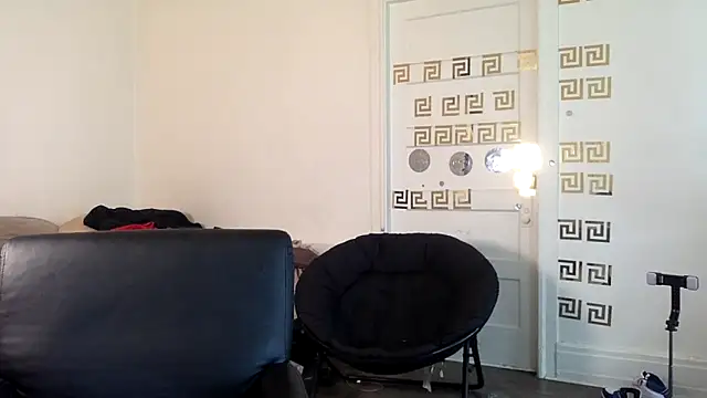 Diodre Benyoon online show from April 11, 7:28 pm