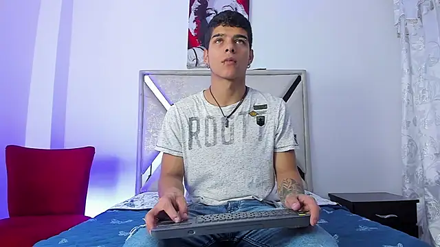 wyatt 3 online show from December 20, 3:02 am