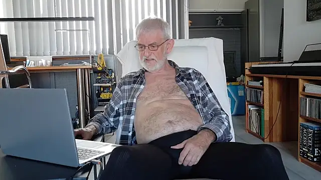 ewaldwillems99 online show from October 30, 1:45 pm