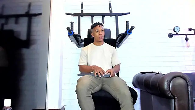 ItaloMoore online show from March 4, 11:17 am