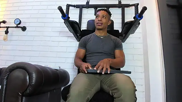 ItaloMoore online show from February 11, 11:37 am