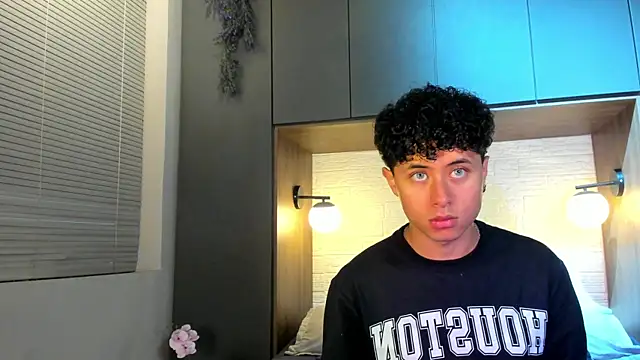 Snapshot of NoahDupont chatting on October 22, 11:25 am NoahDupont online show from October 22, 11:25 am