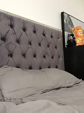 labishyoung25 online show from November 14, 3:57 pm