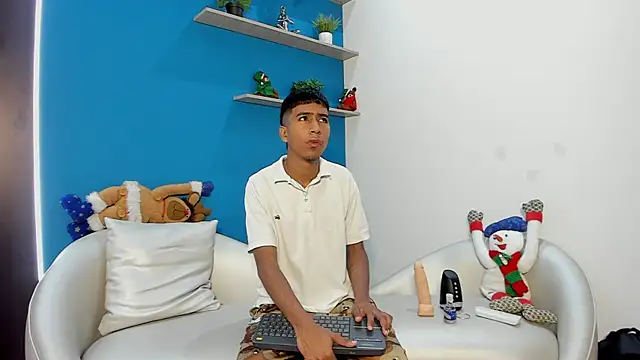 ender h0t online show from December 18, 7:43 pm