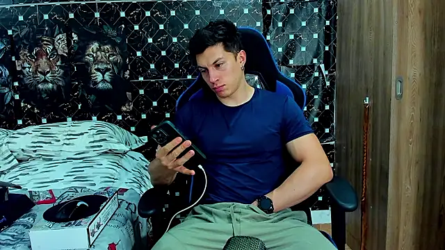 javiersexymann online show from March 2, 2:11 am