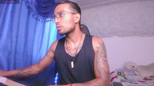 Snapshot of Ferlucyboy666 chatting on October 23, 7:17 pm Ferlucyboy666 online show from October 23, 7:17 pm
