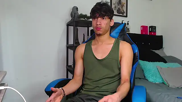 Gael Jones online show from November 13, 4:06 am