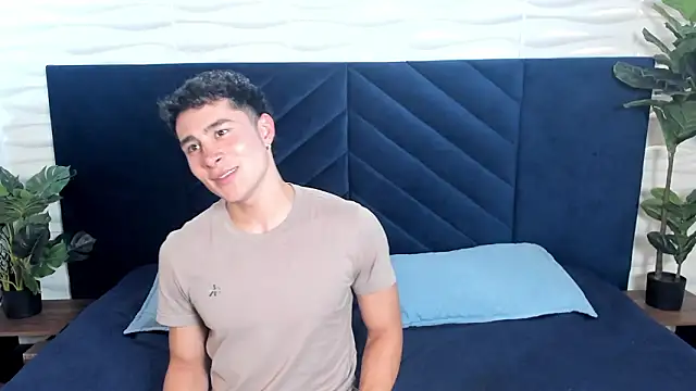 AustinJones  online show from February 15, 7:22 pm