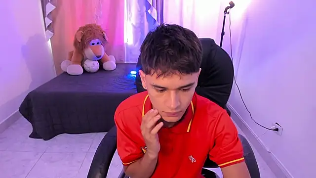 Aron Boyy online show from April 6, 9:15 pm