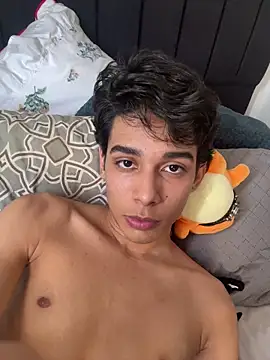 AliottTwink online show from May 8, 9:15 pm