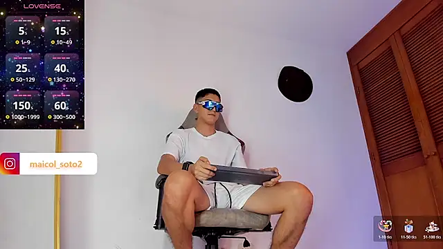 sotooliver3 online show from January 7, 10:26 pm