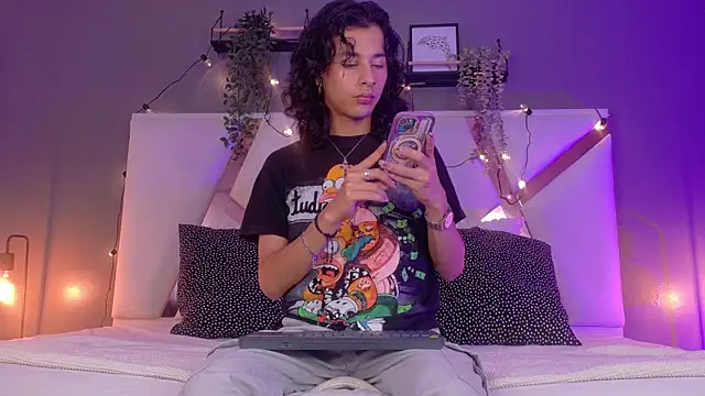 BenjiFiore  online show from October 22, 8:00 pm