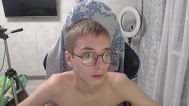 glasses cat online show from March 2, 7:43 pm