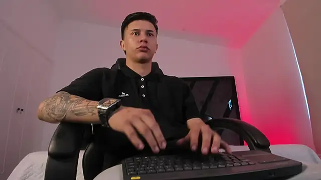 liaamsmiith  online show from December 1, 12:08 pm