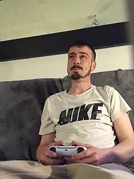 jaycoy22 online show from April 4, 9:23 pm