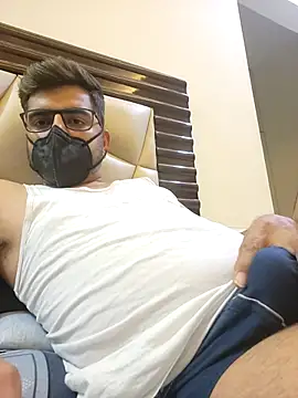 Snapshot of LoveGuruRA chatting on September 28, 6:50 pm LoveGuruRA online show from September 28, 6:50 pm