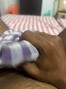 Snapshot of usermood2000 chatting on September 25, 6:45 am usermood2000 online show from September 25, 6:45 am