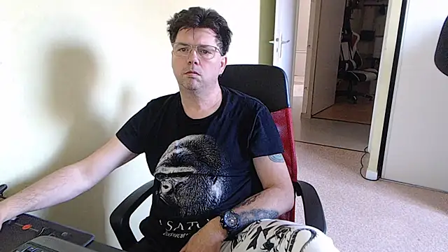 blueandwhite1 online show from March 21, 8:52 am