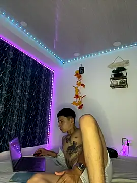 Snapshot of Alejandro_BigCock22 chatting on September 11, 3:49 am Alejandro BigCock22 online show from September 11, 3:49 am