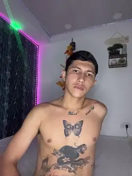 Snapshot of Alejandro_BigCock22 chatting on October 11, 12:58 am Alejandro BigCock22 online show from October 11, 12:58 am