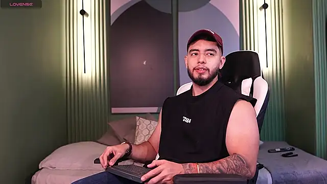 Snapshot of Nick_Vans chatting on October 9, 1:16 pm Nick Vans online show from October 9, 1:16 pm