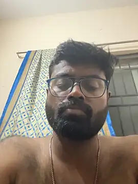 Snapshot of DJLOVE280825 chatting on October 2, 11:42 pm DJLOVE280825 online show from October 2, 11:42 pm