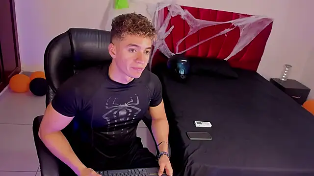 Snapshot of paull_george chatting on October 21, 3:37 pm paull george online show from October 21, 3:37 pm