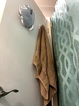 DILFiGuess11 online show from November 16, 6:04 am