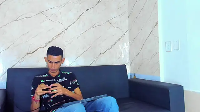 Snapshot of Golldens_Dreamss chatting on October 17, 8:46 pm Golldens Dreamss online show from October 17, 8:46 pm