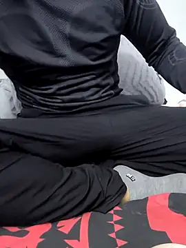 yazinyazin1 online show from December 4, 8:27 pm