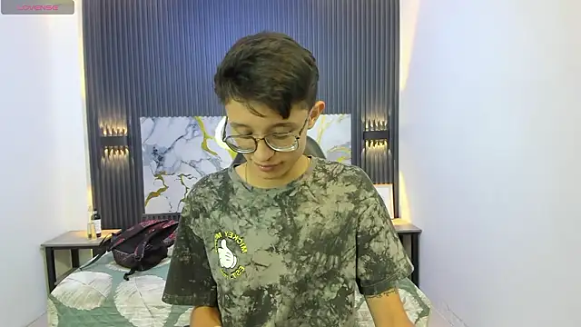 SantiagoRusso18 online show from February 15, 8:28 pm