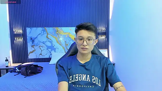 SantiagoRusso18 online show from February 6, 7:11 pm