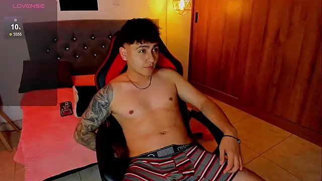 Nicolas James Sc online show from December 3, 1:39 pm