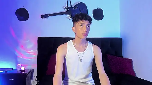 mhatias  online show from February 10, 4:06 am