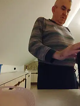 Oldmenhot66 online show from January 8, 4:39 am