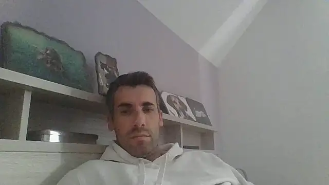 JulioIsHere4you online show from May 15, 8:55 am