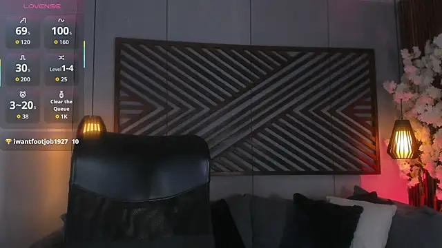 B Wild online show from October 24, 4:36 am