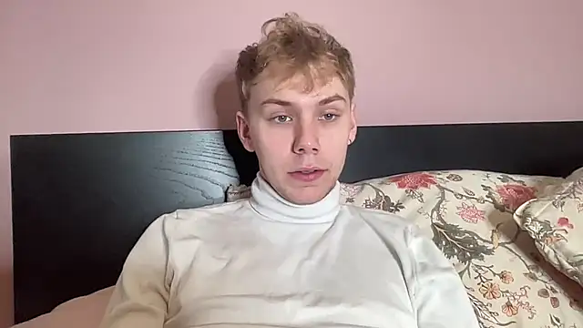 Snapshot of scottishtwink01 chatting on October 21, 12:19 pm scottishtwink01 online show from October 21, 12:19 pm