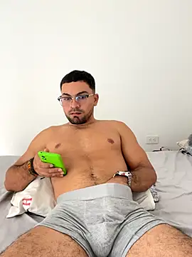 SantiGxxx33 online show from November 12, 4:35 pm