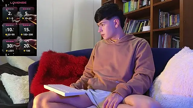 tightncuteass online show from March 28, 1:39 am