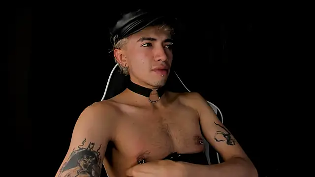 guynextdo0r online show from November 2, 10:58 pm