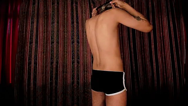 guynextdo0r online show from October 29, 9:07 pm