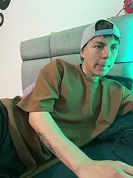 NaytonFreeman online show from February 11, 12:32 pm