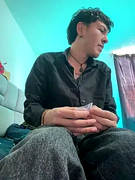 NaytonFreeman online show from December 22, 5:21 pm