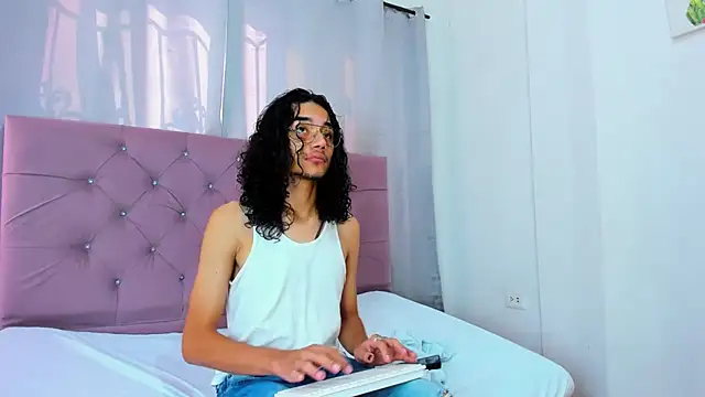 EthanBlackwoodd online show from January 14, 8:12 pm