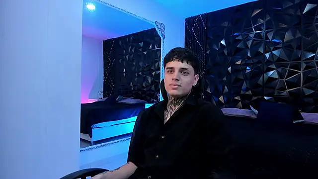 Snapshot of Declan-Fox chatting on October 22, 4:49 am Declan-Fox online show from October 22, 4:49 am